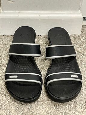 Crocs Madeira Sandals Womens Sz 10 Black Gray Double Strap Wedge Rubber Comfort